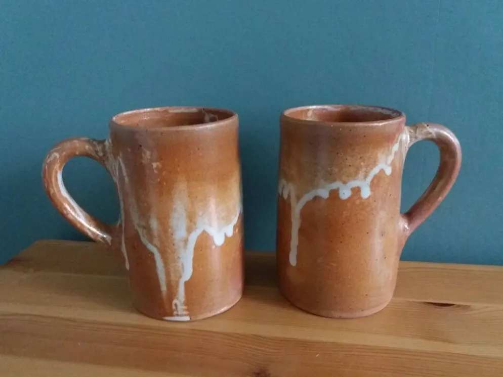 2 tasses mugs en grès émaillé