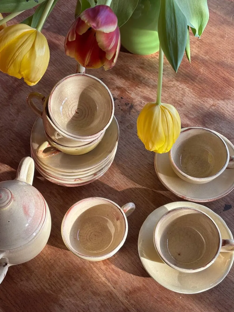 Tasses, sous tasses et sucrier en céramique Salernes Var, 1960