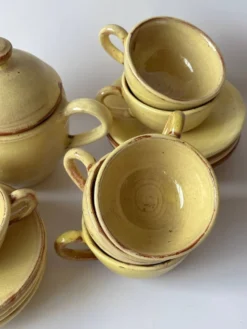 Tasses, sous tasses et sucrier en céramique Salernes Var, 1960