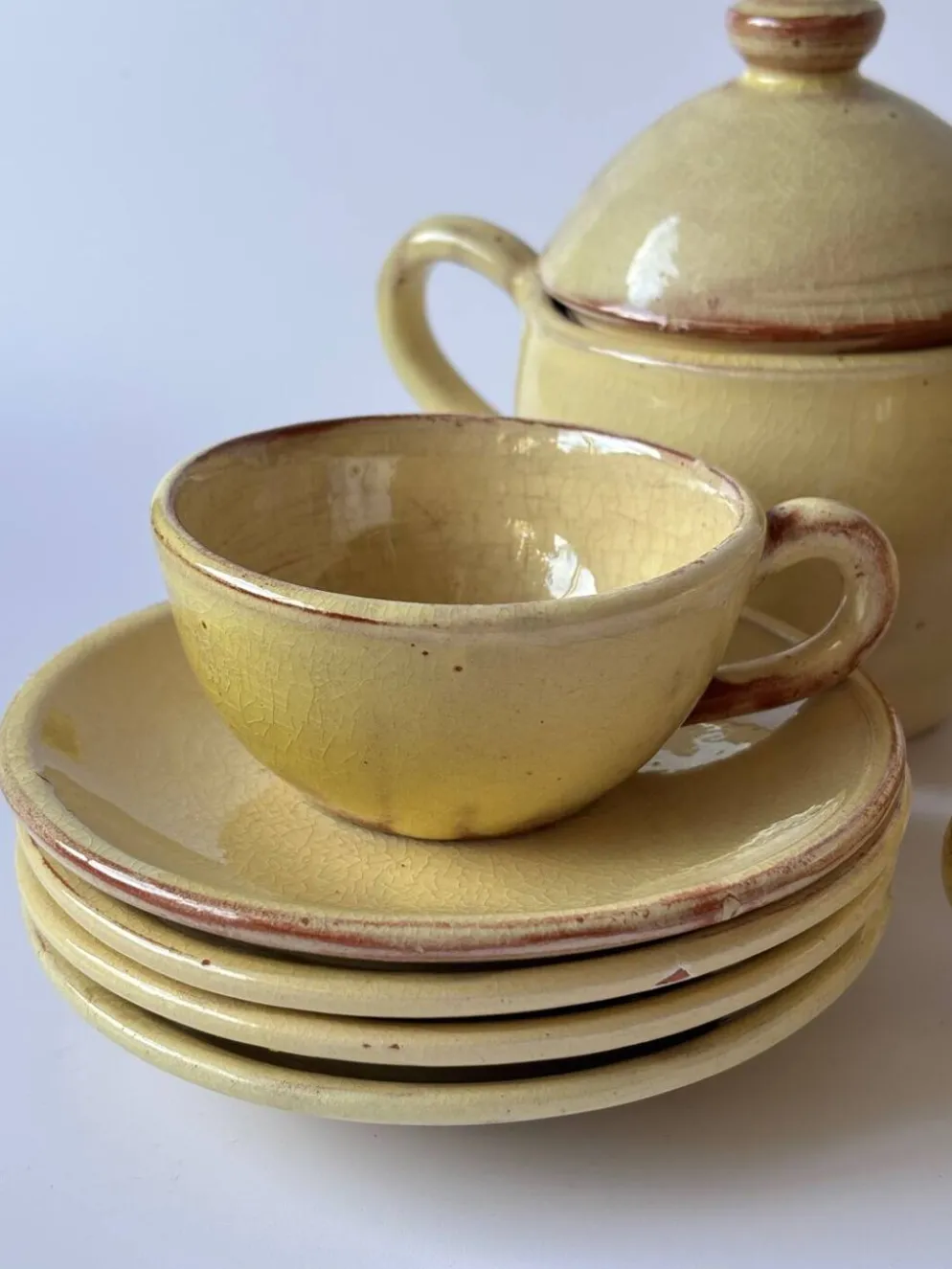 Tasses, sous tasses et sucrier en céramique Salernes Var, 1960