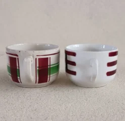 2 tasses terre de fer dépareillées