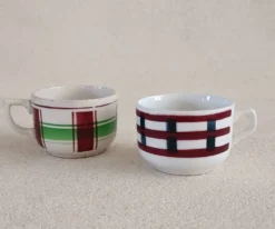 2 tasses terre de fer dépareillées