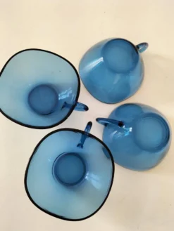4 tasses Vereco en verre bleu – Années 1970
