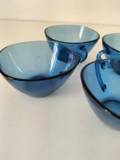 4 tasses Vereco en verre bleu – Années 1970