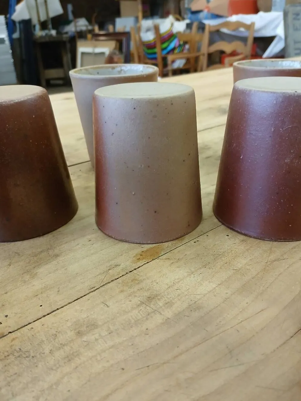8 tasses / verres anciens en grès vernisse