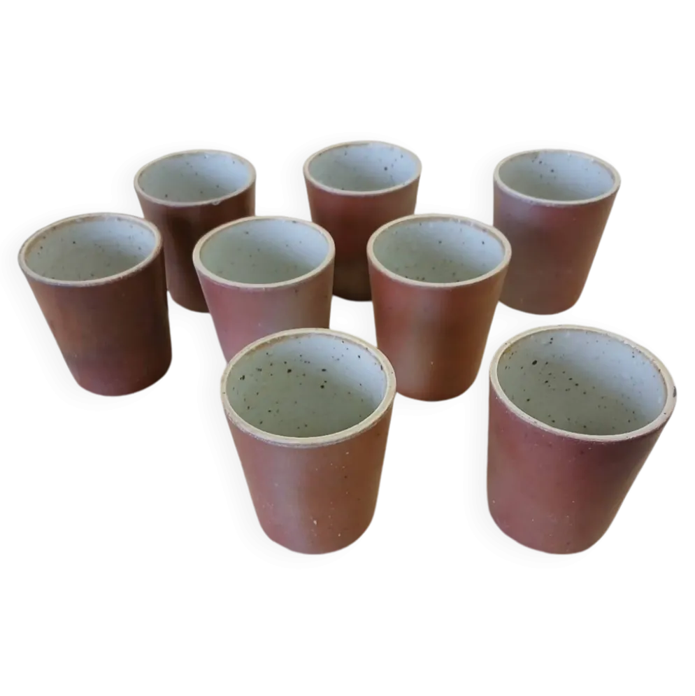 8 tasses / verres anciens en grès vernisse