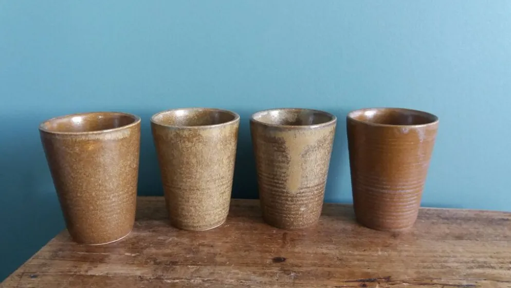 Tasses verres gobelets Digoin en grès émaillé