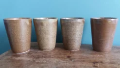 Tasses verres gobelets Digoin en grès émaillé