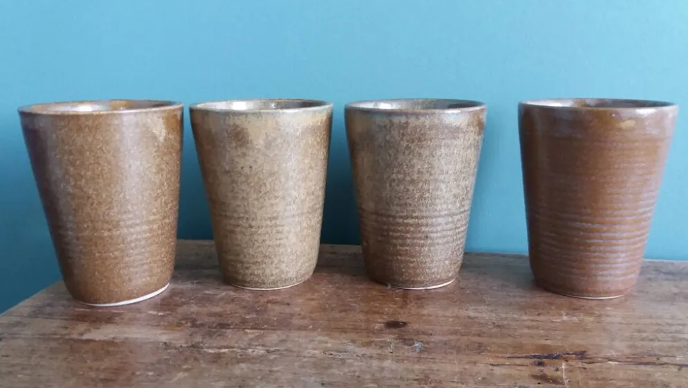 Tasses verres gobelets Digoin en grès émaillé