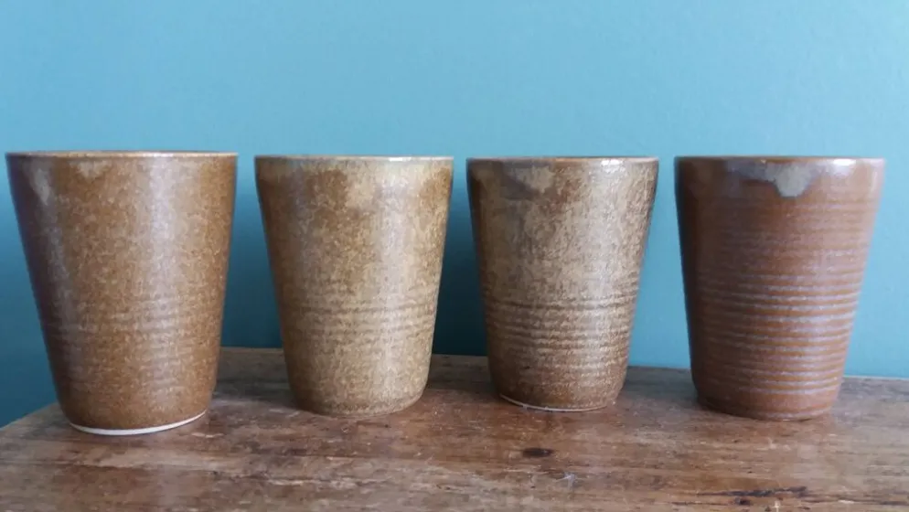 Tasses verres gobelets Digoin en grès émaillé