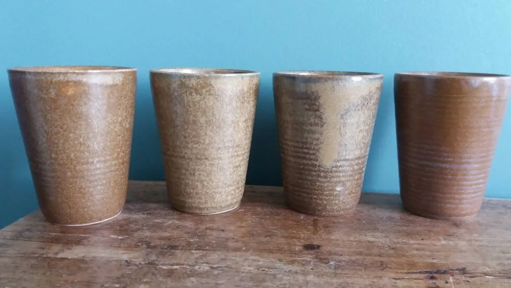 Tasses verres gobelets Digoin en grès émaillé