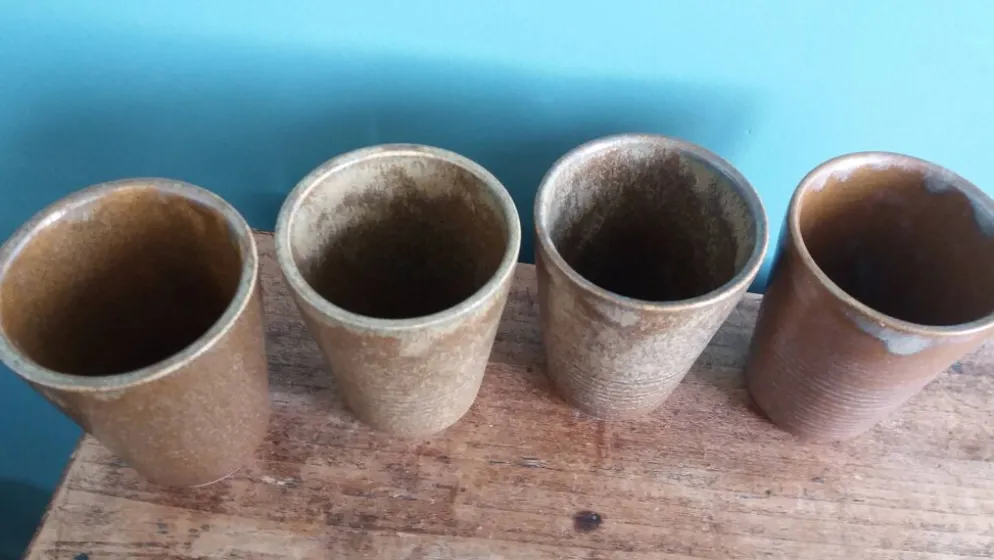 Tasses verres gobelets Digoin en grès émaillé