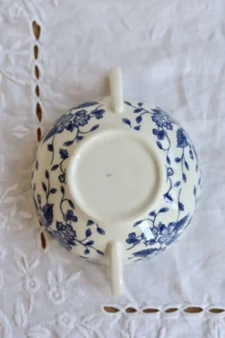 Tasse vintage double anses – Royal Tudor “Bouquet” bleu