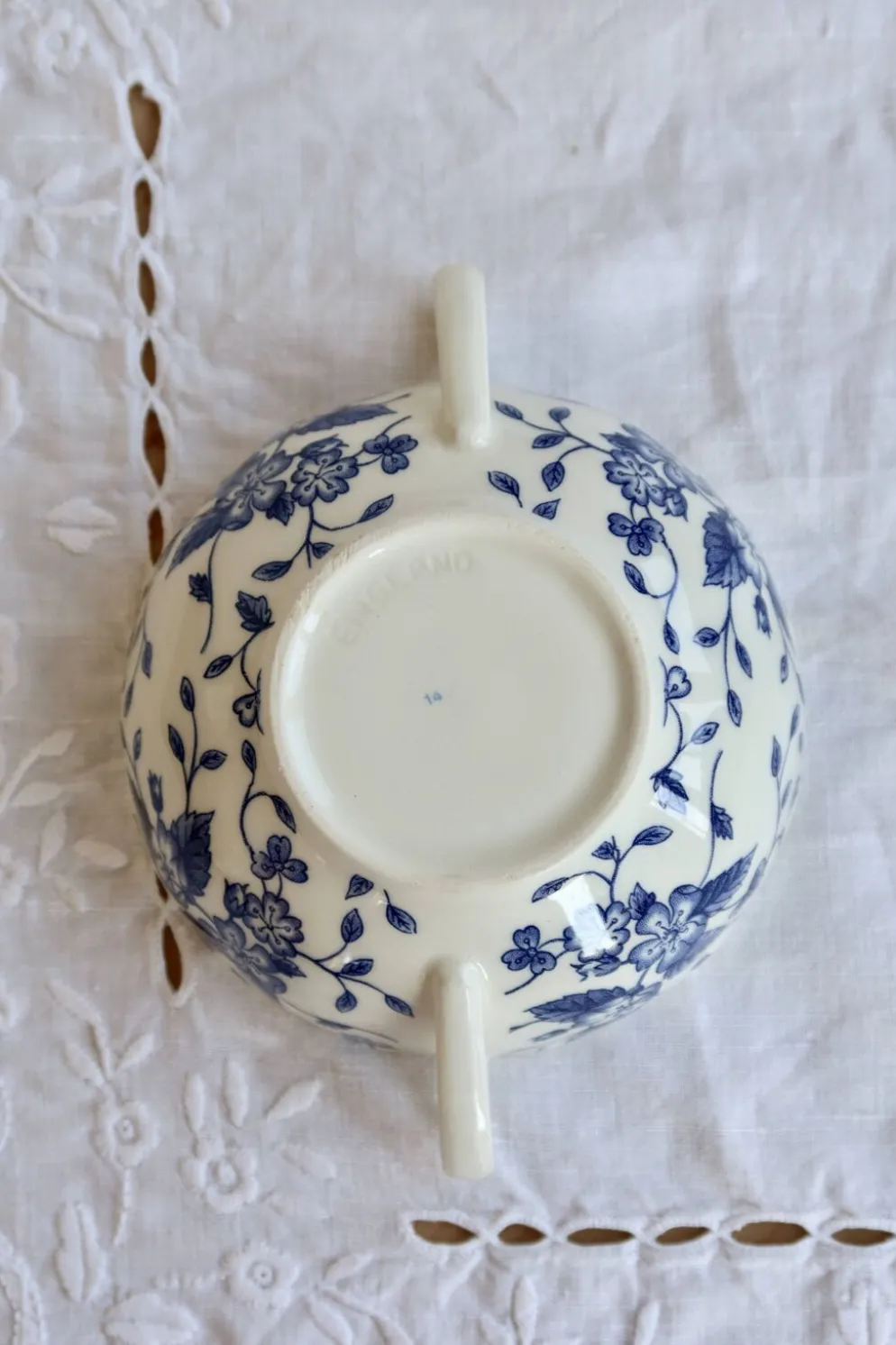 Tasse vintage double anses – Royal Tudor “Bouquet” bleu