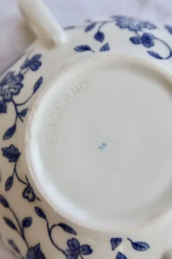 Tasse vintage double anses – Royal Tudor “Bouquet” bleu