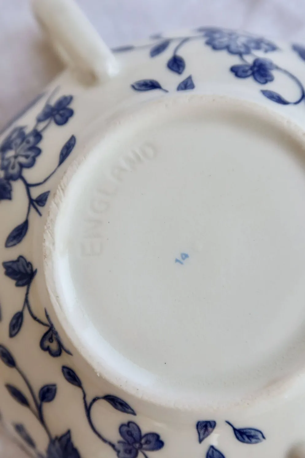 Tasse vintage double anses – Royal Tudor “Bouquet” bleu