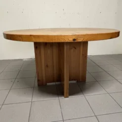 Tavolo da pranzo rotondo in larice anni '70