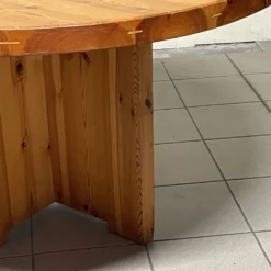 Tavolo da pranzo rotondo in larice anni '70