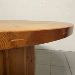 Tavolo da pranzo rotondo in larice anni '70