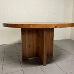 Tavolo da pranzo rotondo in larice anni '70