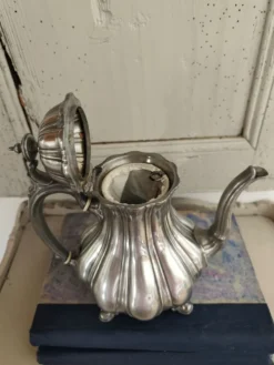 Théière ancienne