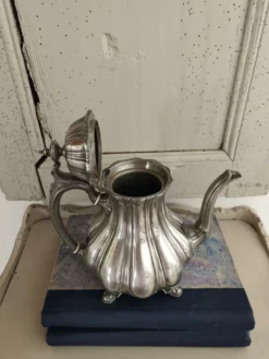 Théière ancienne