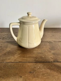 Théière ancienne en faïence ivoire – Style Art déco – Années 30/50