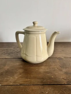 Théière ancienne en faïence ivoire – Style Art déco – Années 30/50
