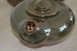 Théière ancienne en grès et ses six bols signés