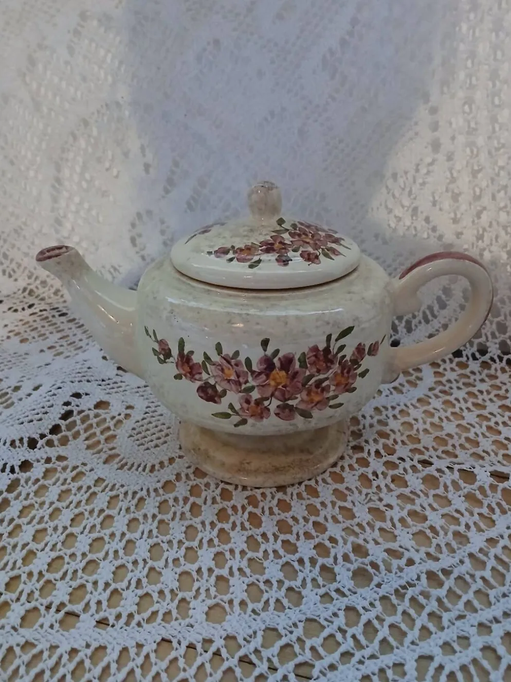 Théière ancienne signée