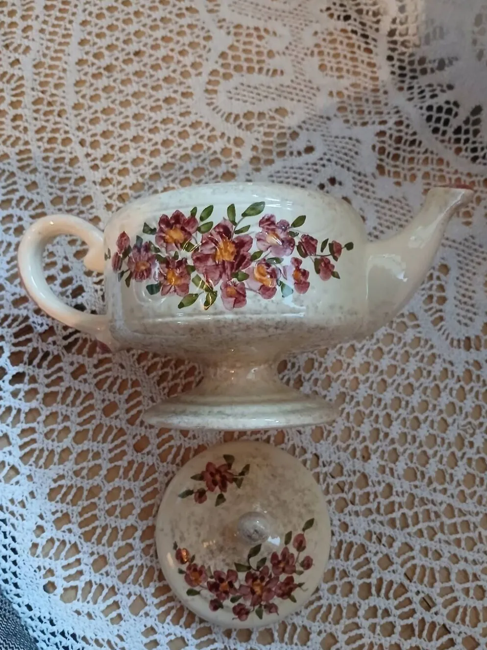 Théière ancienne signée