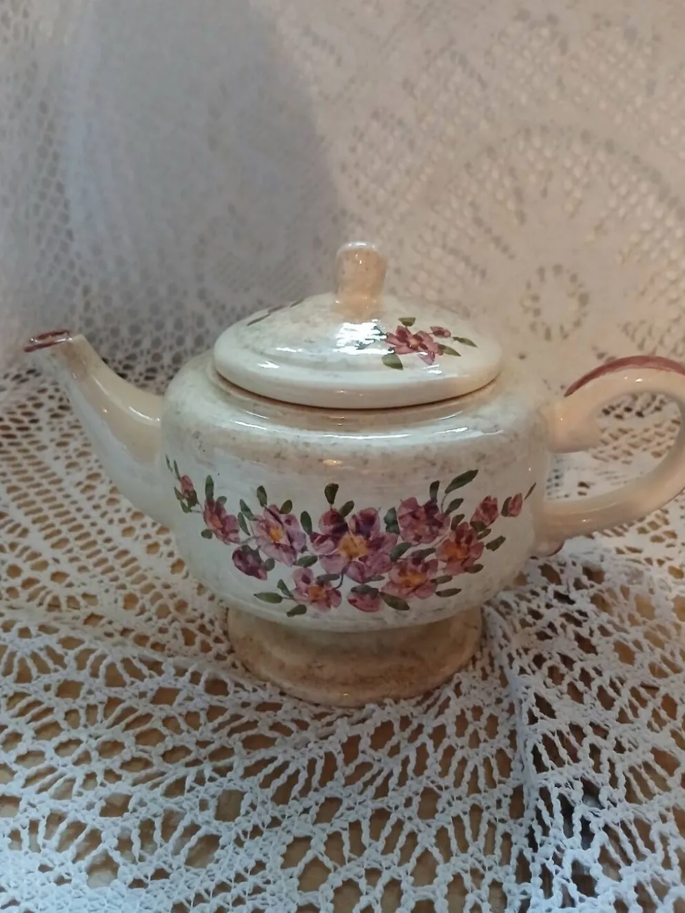Théière ancienne signée