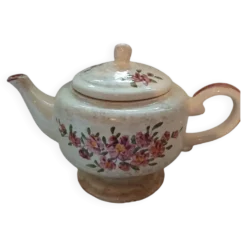 Théière ancienne signée