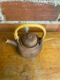 Théière ancienne terre cuite + anse en bambou style japonais vintage