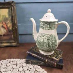 Théière anglaise vintage Royal Tudor Ware Coaching Taverns