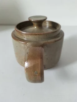 Théière artisanale en grès, style japonisant, esprit Puisaye, 1960-1970