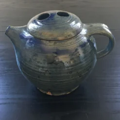 Théière bleue en grès