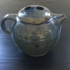 Théière bleue en grès
