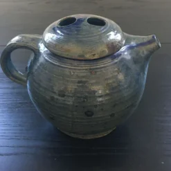 Théière bleue en grès