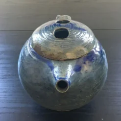 Théière bleue en grès