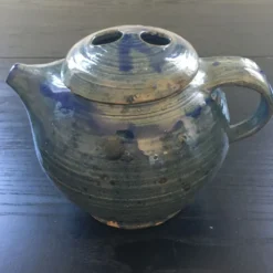 Théière bleue en grès