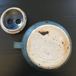 Théière bleue en grès