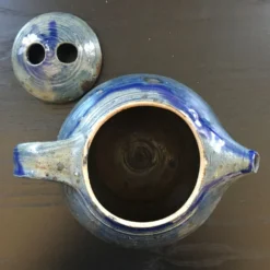 Théière bleue en grès
