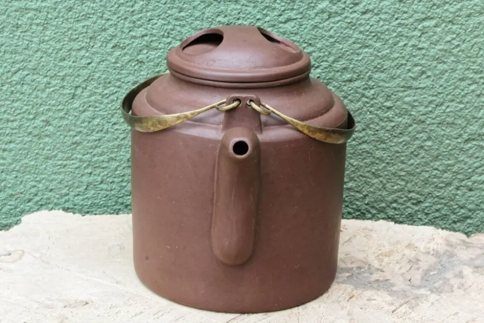 Théière chinoise en grés, Yixing, signée