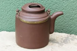 Théière chinoise en grés, Yixing, signée