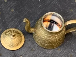 Théière décorative en cuivre ciselée vintage
