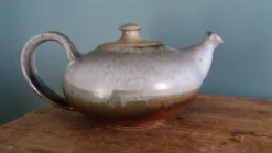Théière de Raymond Guibert, Lamoura, Jura, en grès de Puisaye