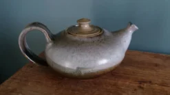 Théière de Raymond Guibert, Lamoura, Jura, en grès de Puisaye