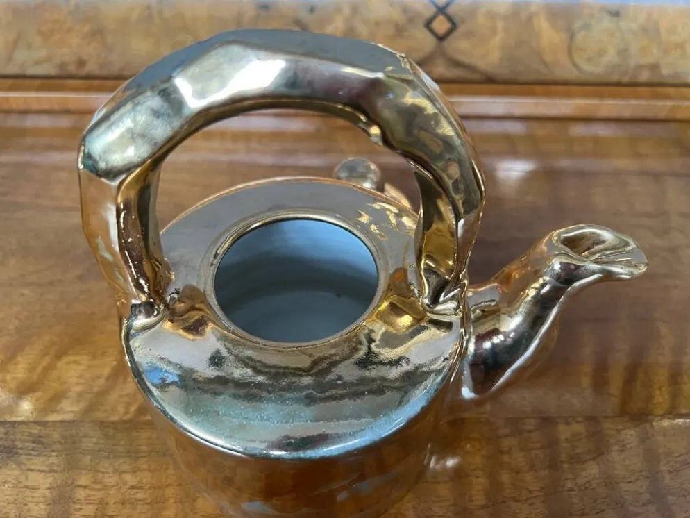 Théière en céramique dorée, modèle "Charlotte" par Kühn Keramik.