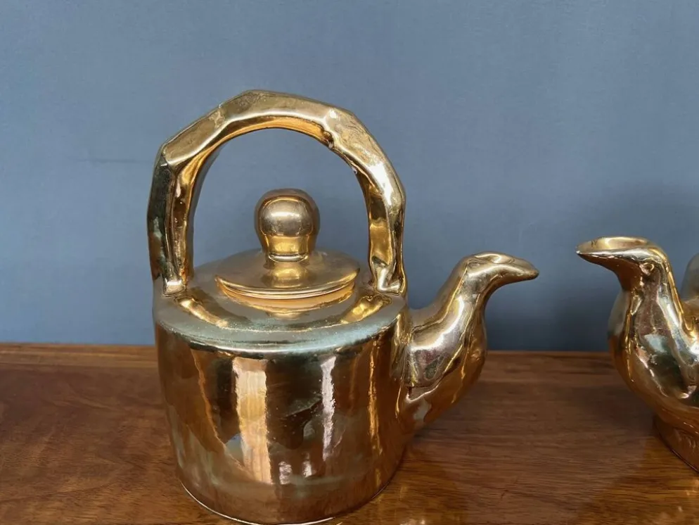 Théière en céramique dorée, modèle "Charlotte" par Kühn Keramik.